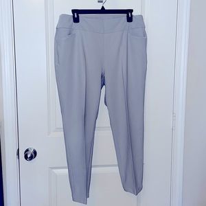 NWT Adidas women’s XL golf pull on ankle pants (light/medium grey)